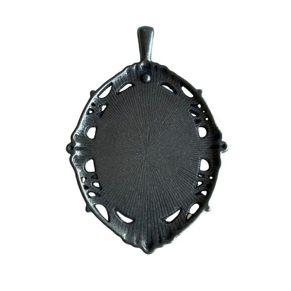 Large oval antique silver pendant with acrylic pressed flower - Picture 6 of 7